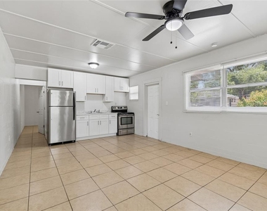 9801 N 11th Street - Photo Thumbnail 5