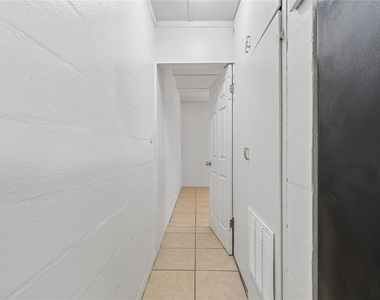 9801 N 11th Street - Photo Thumbnail 15