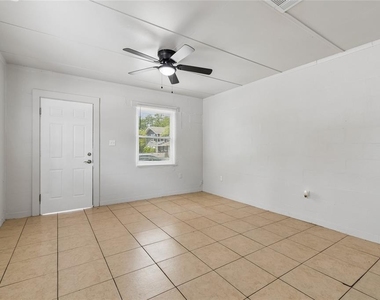 9801 N 11th Street - Photo Thumbnail 8