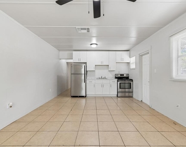9801 N 11th Street - Photo Thumbnail 4