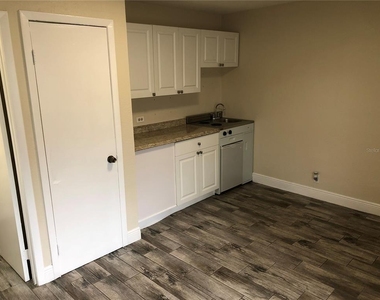 7208 N Nebraska Avenue - Photo Thumbnail 4