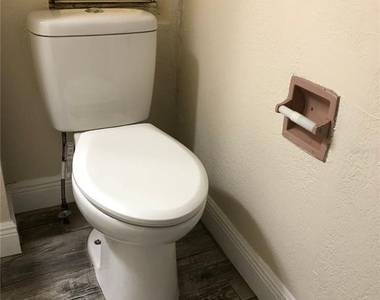 7208 N Nebraska Avenue - Photo Thumbnail 5
