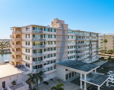 223 Island Way - Photo Thumbnail 2