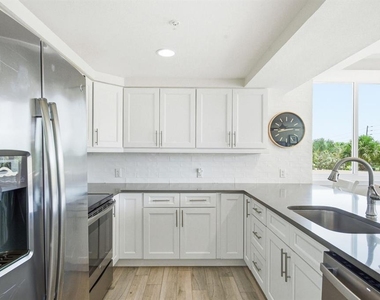 223 Island Way - Photo Thumbnail 8
