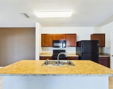 14517 Dunrobin Drive - Photo Thumbnail 7