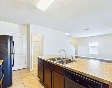 14517 Dunrobin Drive - Photo Thumbnail 8