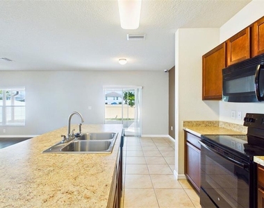 14517 Dunrobin Drive - Photo Thumbnail 6