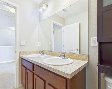 14517 Dunrobin Drive - Photo Thumbnail 20