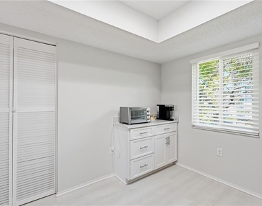 240 Cypress Lane - Photo Thumbnail 10