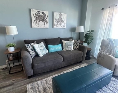 880 Mandalay Avenue - Photo Thumbnail 30