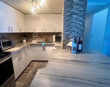 880 Mandalay Avenue - Photo Thumbnail 17