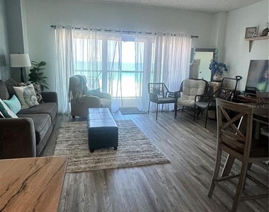 880 Mandalay Avenue - Photo Thumbnail 27