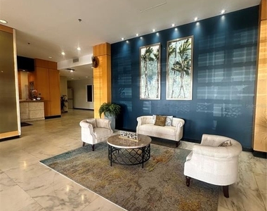 880 Mandalay Avenue - Photo Thumbnail 4