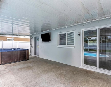 6842 62nd Avenue N - Photo Thumbnail 13
