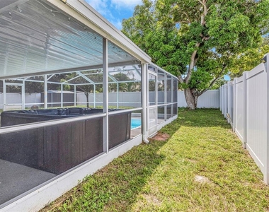 6842 62nd Avenue N - Photo Thumbnail 4