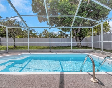 6842 62nd Avenue N - Photo Thumbnail 12