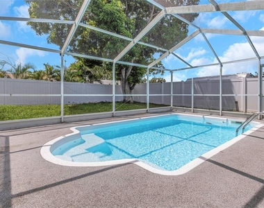 6842 62nd Avenue N - Photo Thumbnail 11