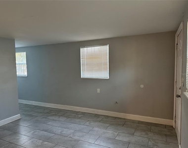 461 89th Avenue N - Photo Thumbnail 5