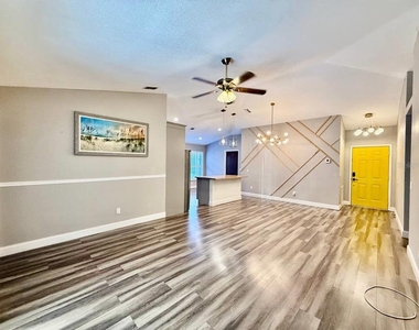 8711 Busch Oaks Street - Photo Thumbnail 7