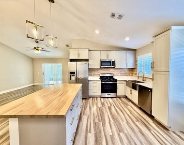 8711 Busch Oaks Street - Photo Thumbnail 12