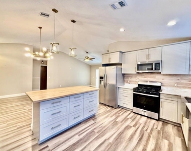 8711 Busch Oaks Street - Photo Thumbnail 13