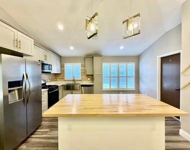 8711 Busch Oaks Street - Photo Thumbnail 10