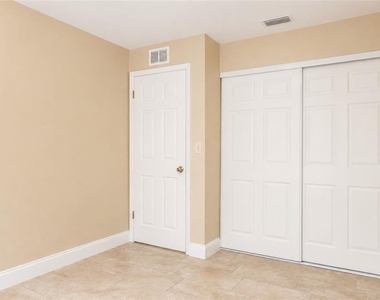 9412 N Elmer Street - Photo Thumbnail 10