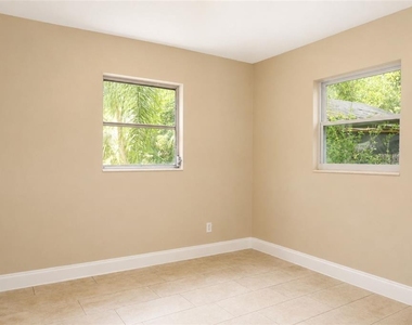 9412 N Elmer Street - Photo Thumbnail 7