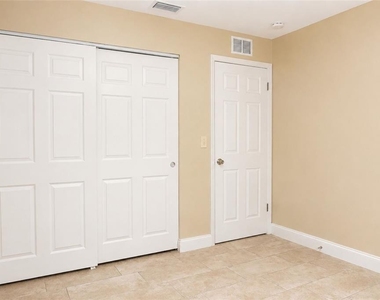 9412 N Elmer Street - Photo Thumbnail 8