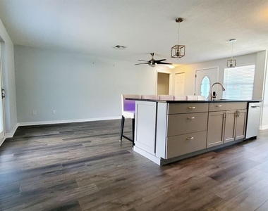 507 Vine Avenue - Photo Thumbnail 3