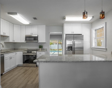 711 Bayshore Drive - Photo Thumbnail 12
