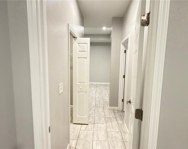 2702 W Saint Conrad Street - Photo Thumbnail 18