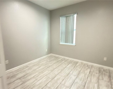 2702 W Saint Conrad Street - Photo Thumbnail 10