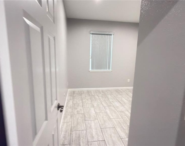 2702 W Saint Conrad Street - Photo Thumbnail 14