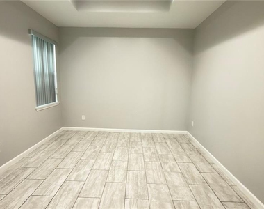 2702 W Saint Conrad Street - Photo Thumbnail 21