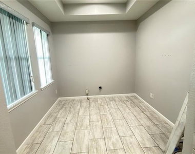 2702 W Saint Conrad Street - Photo Thumbnail 6