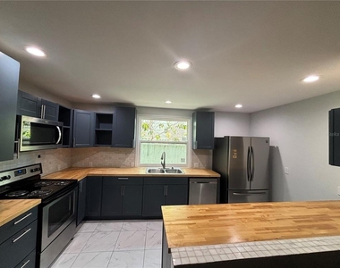 1319 S Michigan Avenue - Photo Thumbnail 2