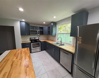 1319 S Michigan Avenue - Photo Thumbnail 1