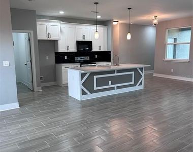 13195 Drysdale Avenue - Photo Thumbnail 9