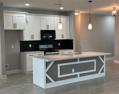 13195 Drysdale Avenue - Photo Thumbnail 4