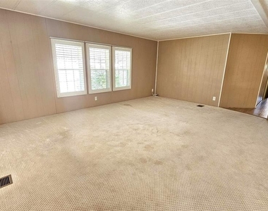 1240 Seagull Drive - Photo Thumbnail 12