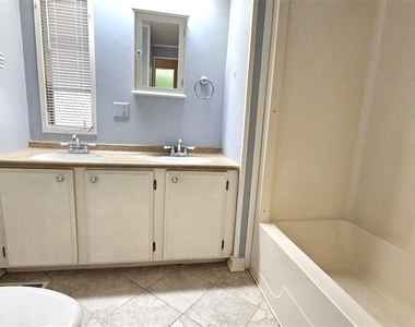 1240 Seagull Drive - Photo Thumbnail 27