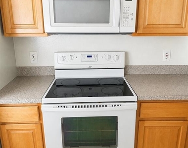13226 Galicia Street - Photo Thumbnail 14