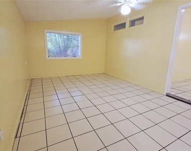 1715 Bentley Boulevard - Photo Thumbnail 5
