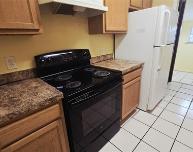 1715 Bentley Boulevard - Photo Thumbnail 2