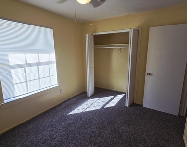 1715 Bentley Boulevard - Photo Thumbnail 9