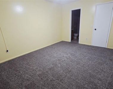1715 Bentley Boulevard - Photo Thumbnail 13