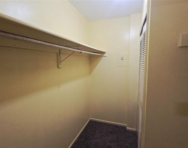 1715 Bentley Boulevard - Photo Thumbnail 19