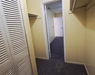 1715 Bentley Boulevard - Photo Thumbnail 20