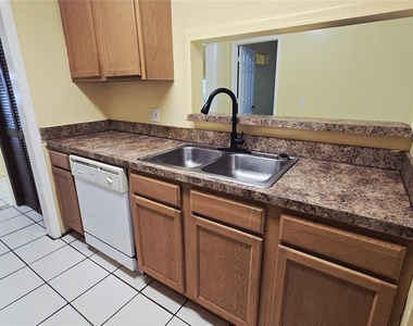 1715 Bentley Boulevard - Photo Thumbnail 3